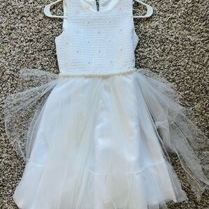 Elegant White Sleeveless Dress with Pearl Details